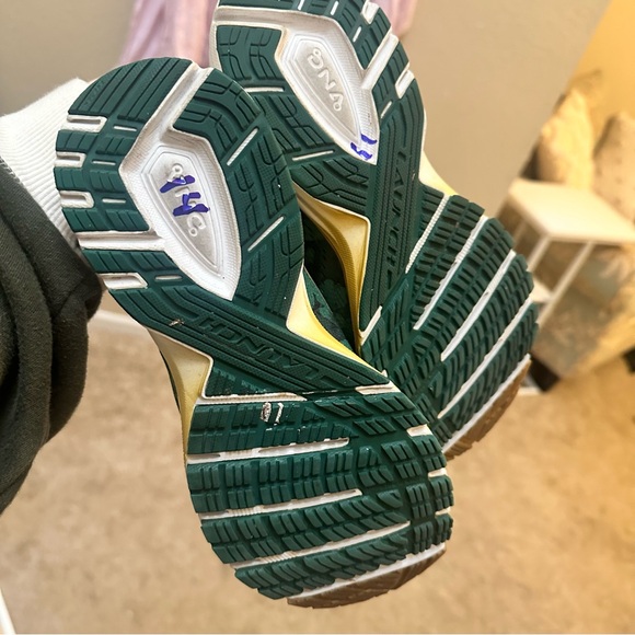 SOLD Brooks Launch 5 Run Lucky Running Shoes Shamrock Green St. Patrick’s - Picture 8 of 8